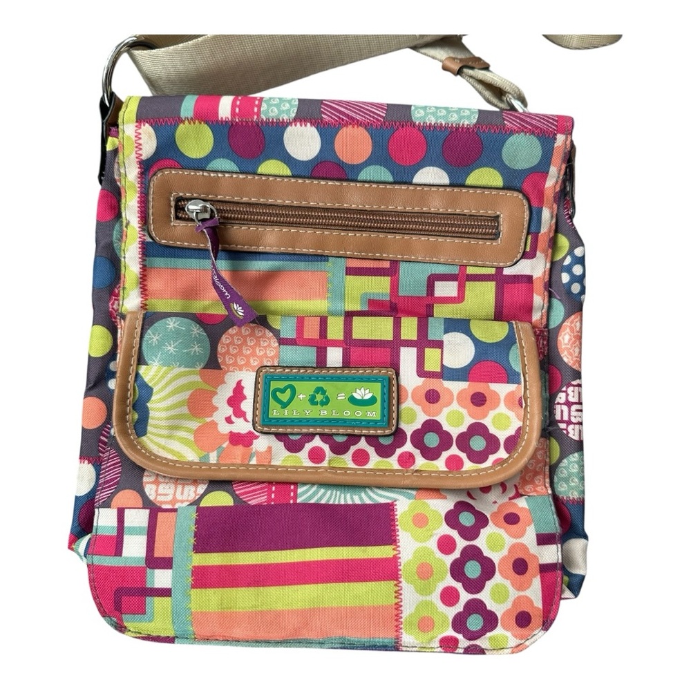 🌸 Lily Bloom Eco-Friendly Crossbody Bag – Bright Patchwork Print‎ 🎒♻️